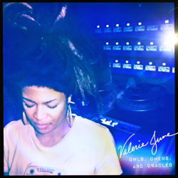 VALERIE JUNE - OWLS, OMENS,...